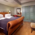 Hotell Bastion 4*